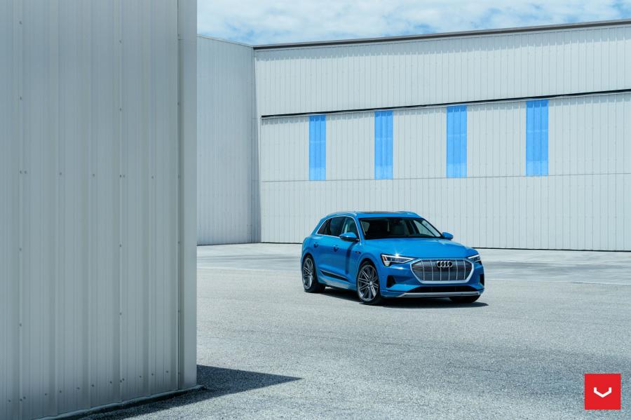  Audi e-tron 55 Quattro on Vossen Wheels (CV10) 2019 года  (фото 1 из 17)